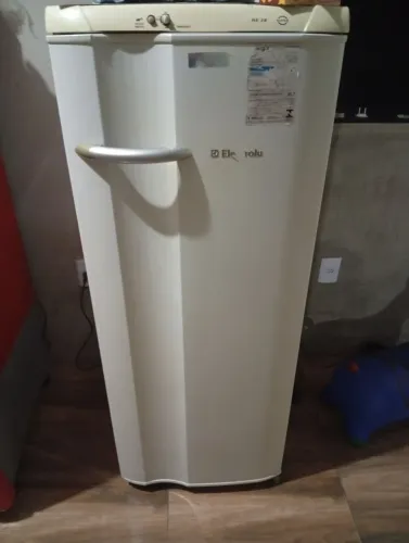 Geladeira Electrolux RE 28 Super 240 litros