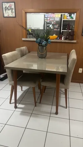 Mesa + 4 cadeiras 