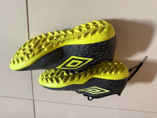 Chuteira Umbro society