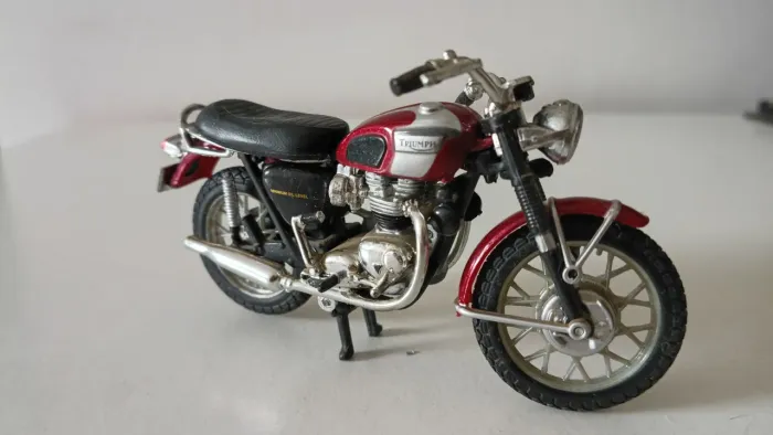 Miniatura de moto clássica 