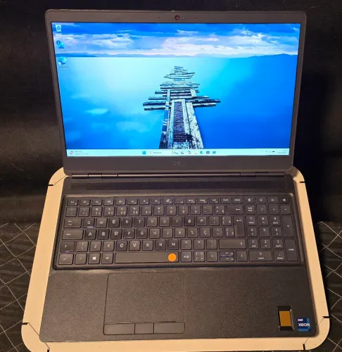 Notebook Dell Precision 7560 Xeon 6C/12T 32GB ECC NVIDIA T1200 4GB SSD 512GB - URGENTE