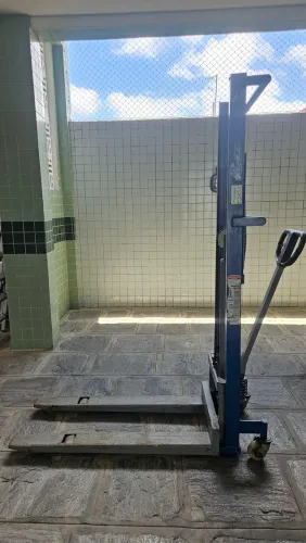 Empilhadeira pneumática 500 kg