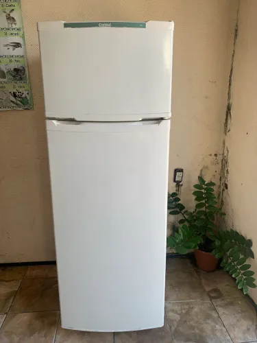 Vendo uma geladeira consul 