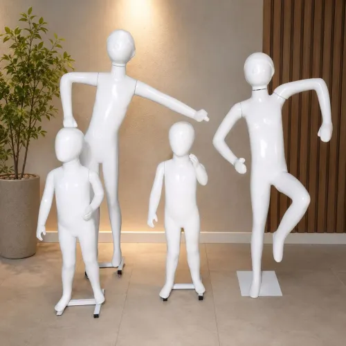 Manequins para vitrine infantis.
