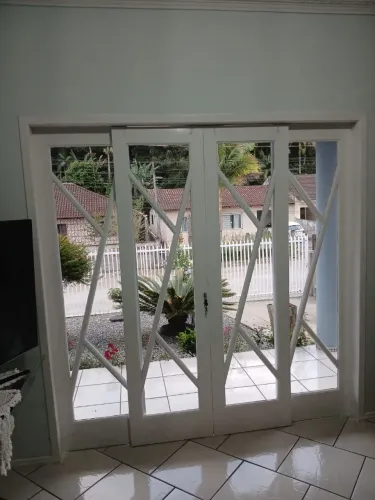 Janelas porta madeira cambará pintadinhas com vidro, 