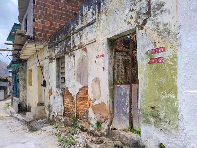 Valor negociável - Vende-se terreno na Rua Santo Antônio (Centro)
