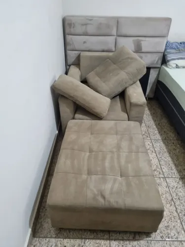 Conjunto de poltrona, puff e cabeceira 