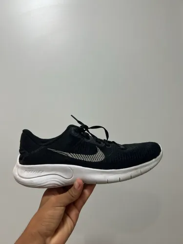 Tênis NIKE Flex Experience Run 11. 