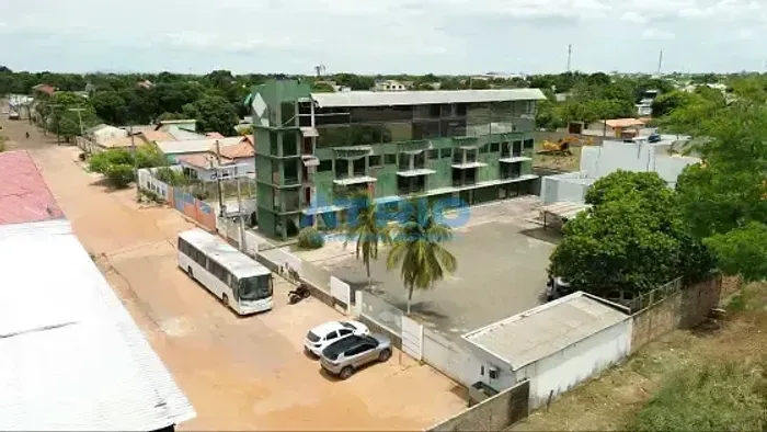 Prédio para venda no bairro Calungá com mais de 48 salas.