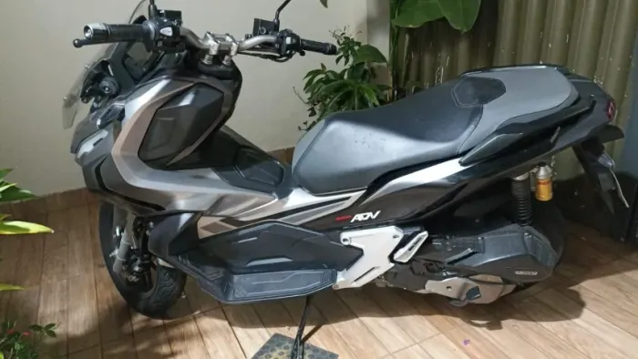 Vendo excelente moto Honda ADV 150/23 super nova, único dono, quitada.