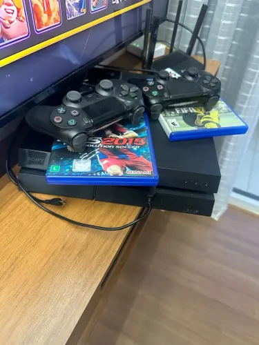 Vendo ps4 seminovo 2 controles originais