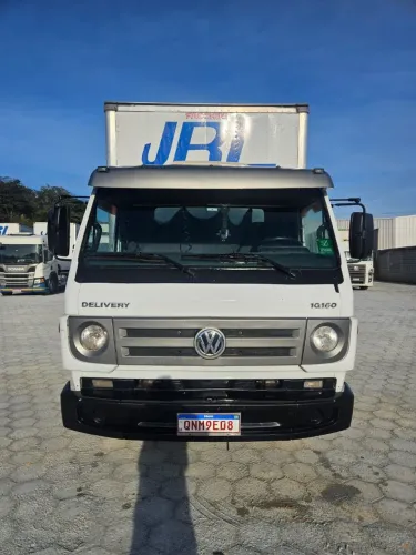 Vendo caminhão baú 3/4 impecável 