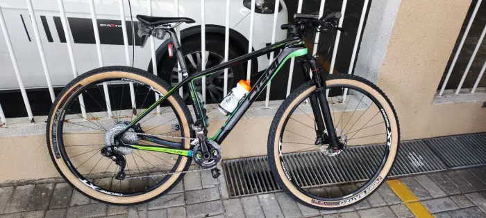 Oggi Agile Squadra 17" (Carbono ) XT Di2 22v
