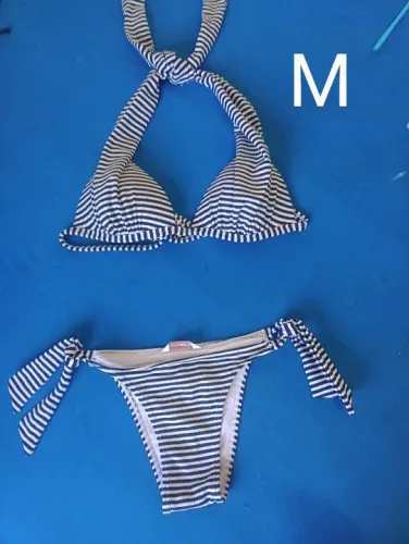 Maiôs,biquínis e saudas de praia  M