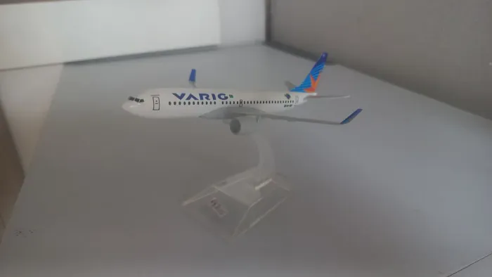 Avião Varig Boeing 737-800 - Escala 1:400
