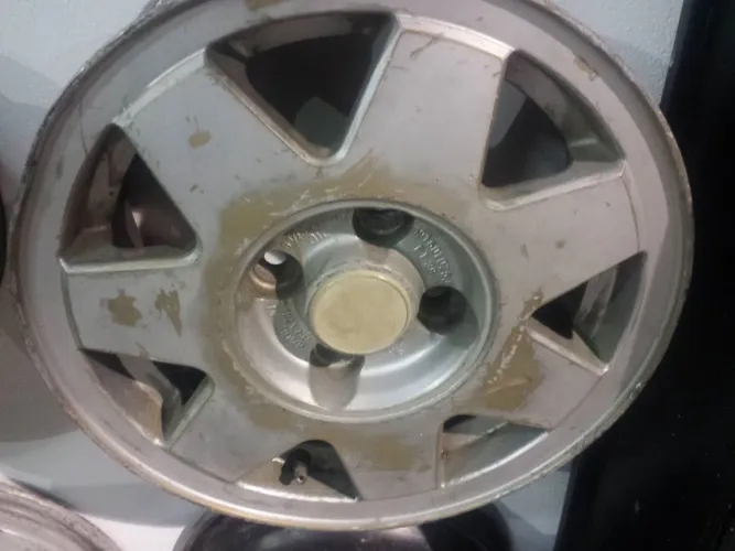 Roda aro 13 Volkswagen parati Bx prata jogo usadas originais 
