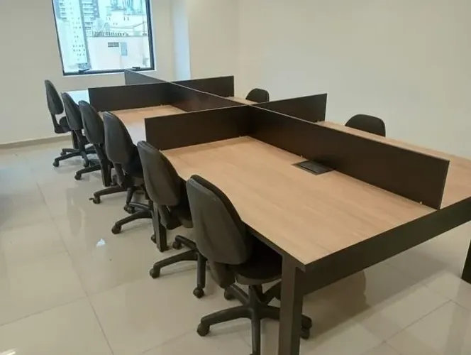 Estação de trabalho reta nova
