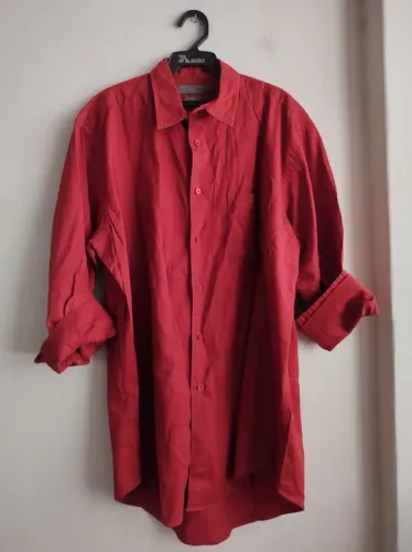 Camisas masculinas. As duas por 38,00 sem avarias não vendo separado 