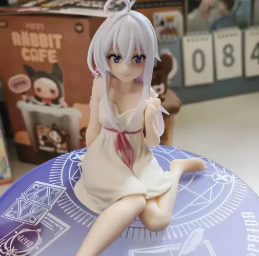 Figura de ação da personagem Elaina - Anime Wandering Witch: The Journey of Elaina