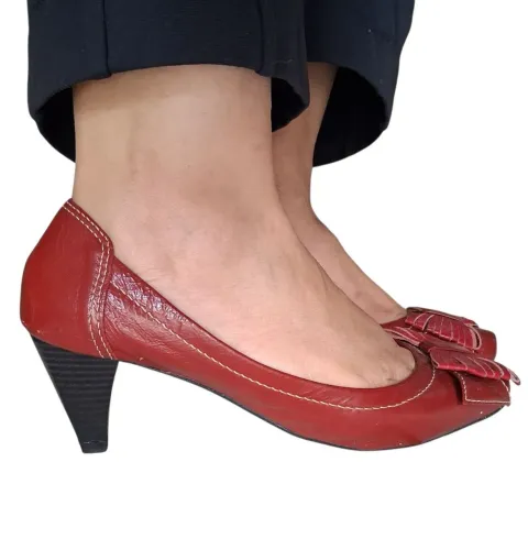 Scarpin em couro vermelho 