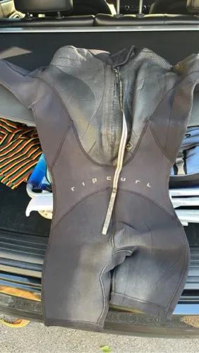 Desapego! Roupa de Neoprene (Wetsuit / Short John) da consagrada marca Rip Curl.