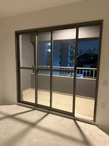 Porta duas folhas vidro e alumínio 
