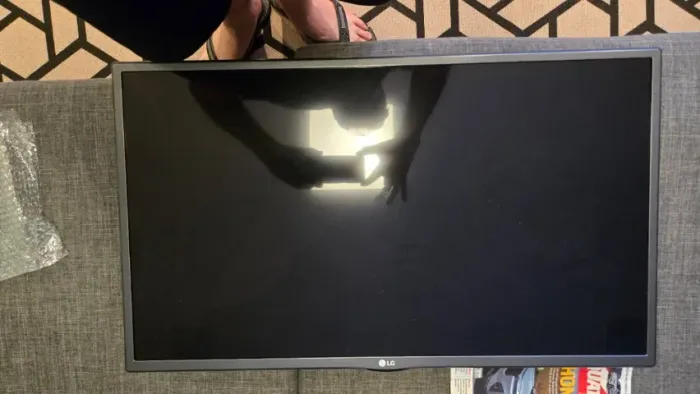 TV LG 32" smart (tela trincada) 32LH570B