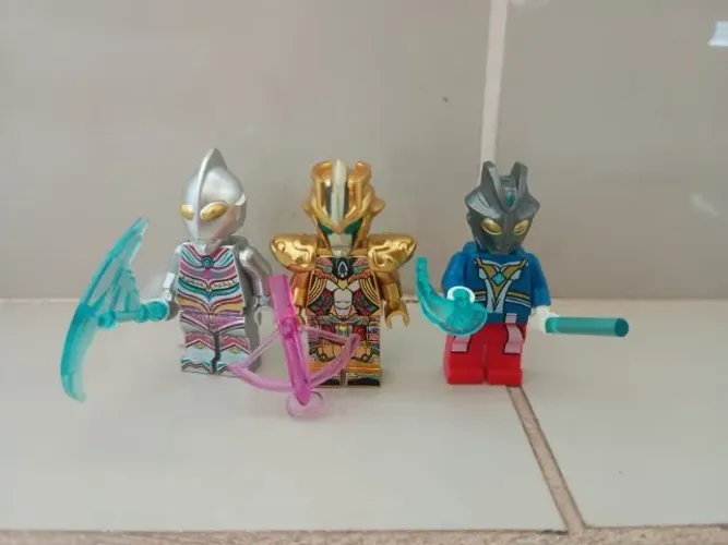 Trio bonecos ultraman similar lego