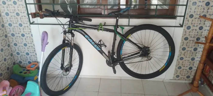 Bicicleta - Caloi Montana - Aro 29 - 21 Marchas