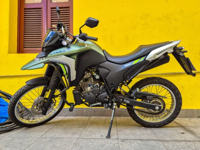 Lander 250, ano 2025, c/ menos de 5.000km