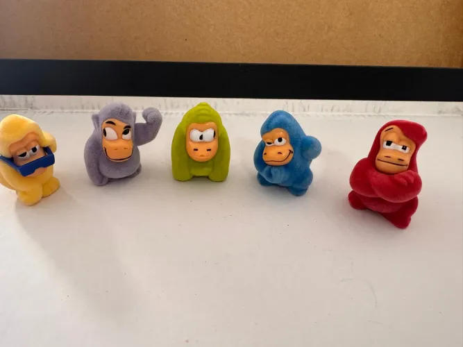 Coleção rara kinder ovo macacos peluciados