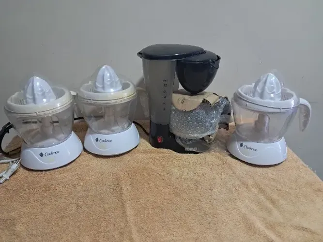 lote de 3 exprenedores cadence e uma cafeteira rca novos