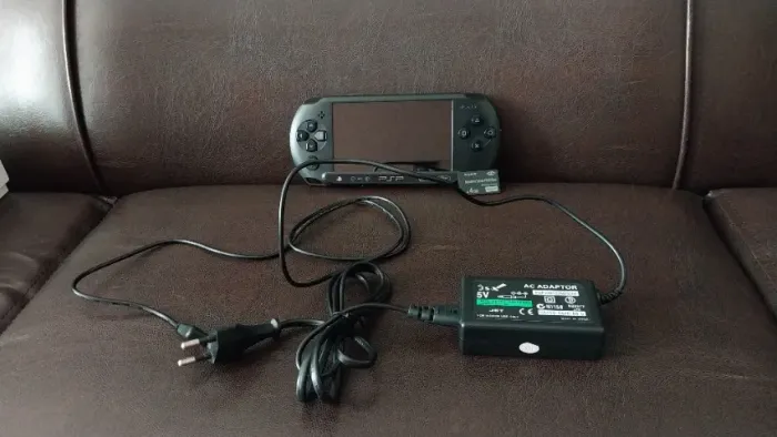 Console PSP Street (E1004) + Cars 2