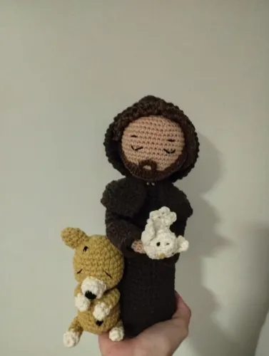 Boneco de crochê São Francisco de Assis