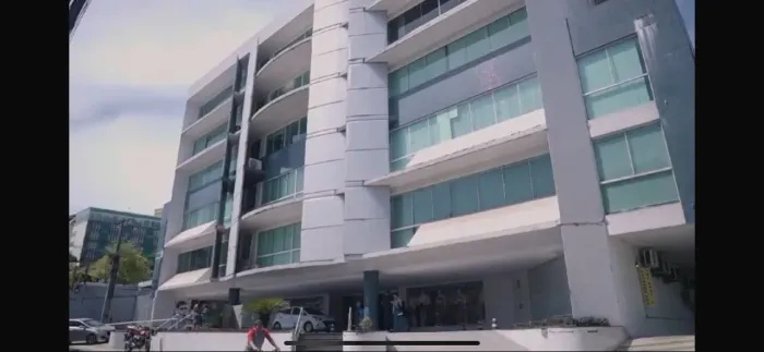 vendo sala comercial no Ed. Centro Empresarial Bolonha (contato direto com proprietária)