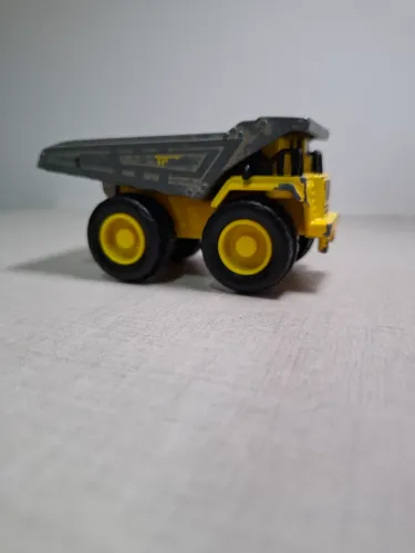 Caminhão tonka miniatura