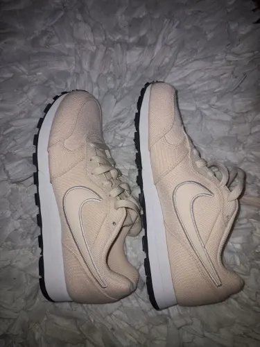 Tênis Nike feminino tamanho 35 forma pequena usada