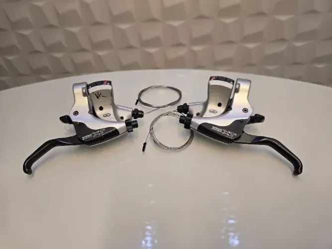 Par trocador integrado Shimano Deore XT ST-M750 (perfeito)