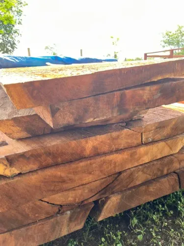 Tábuas Tamboril, mesa rústica.