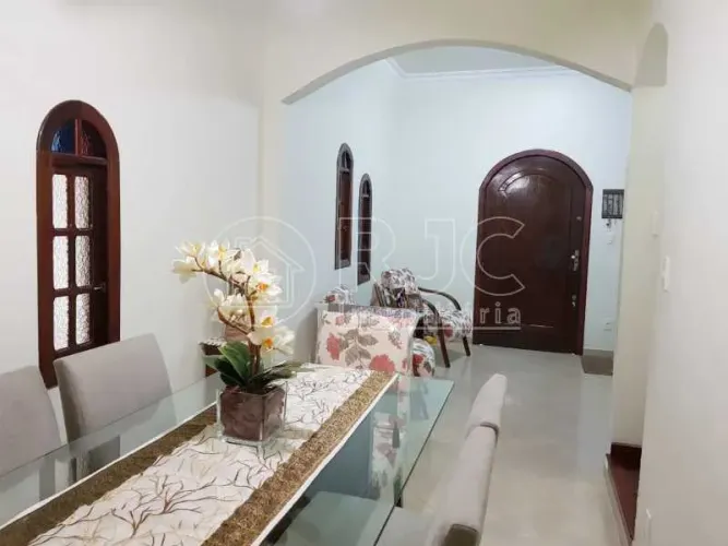 Casa de vila para venda possui 180 metros quadrados com 4 quartos em Tijuca - Rio de Janei