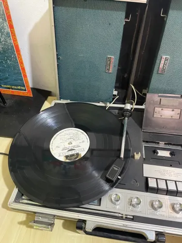 Toca disco vitrola rádio maleta antigo japones