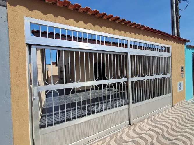 Vende-se linda casa de praia em mongagua no bairro florida mirim à 90 km de São Paulo 