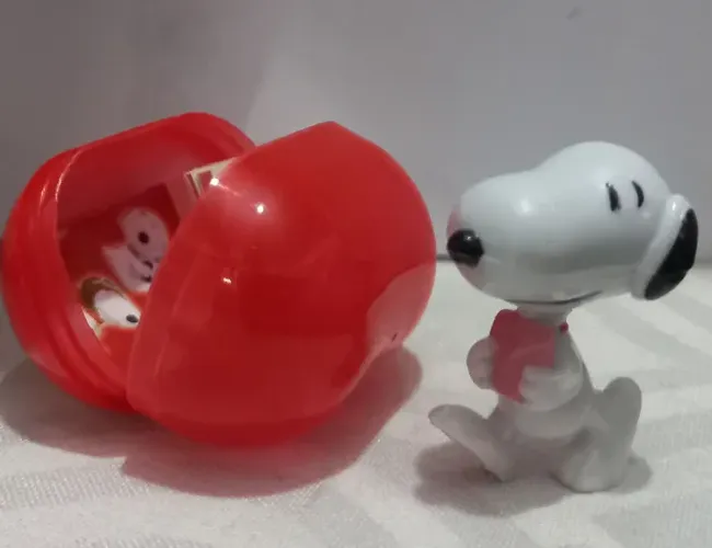 Miniatura Snoopy Casa Suíça