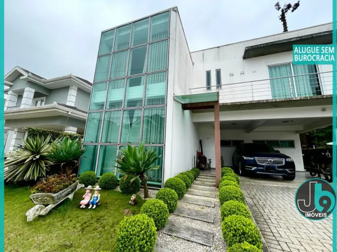 Excelente casa em um dos condomínios mais desejados do Umbará