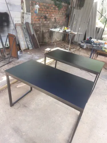 Mesa de Jantar em Metal Preto