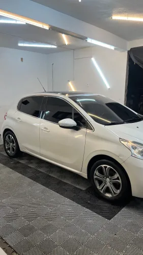 Peugeot 208 Griffe 1.6 Flex 16V 5P Aut. 2014