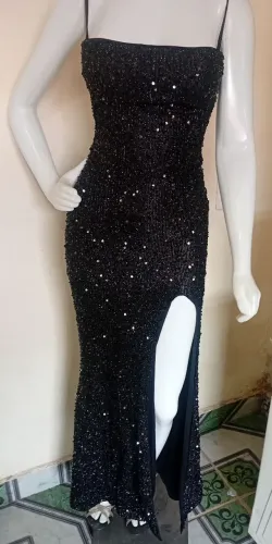VESTIDO PRETO LANTEJOULAS