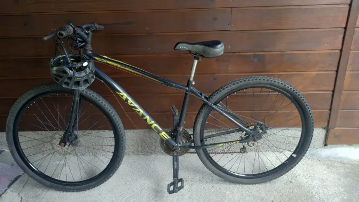 Vendo Bicicleta Usada com capacete. 