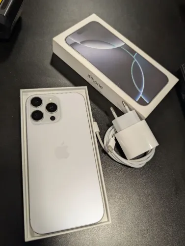iPhone 16 pro Max com carregador original