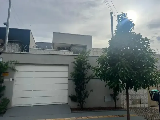 Oportunidade, casa possui 112m²  com 3 quartos em Moinho dos Ventos - Goiânia - GO